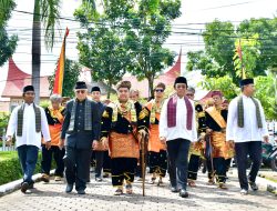 Bupati Agam Ikuti Arak- Arakan dan Makan Bajamba, Peringatan Hari Jadi ke-33 Lubuk Basung