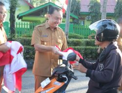 Semarak HUT ke-81 RI, Pemkab Agam Bagikan Bendera Merah Putih Untuk Masyarakat