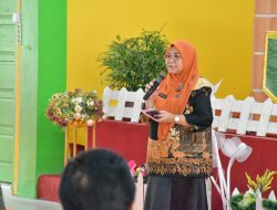 dr Hj Merry Yuliesday Edukasi Pelajar Agam tentang Kesehatan Reproduksi dan Bahaya HIV/AIDS